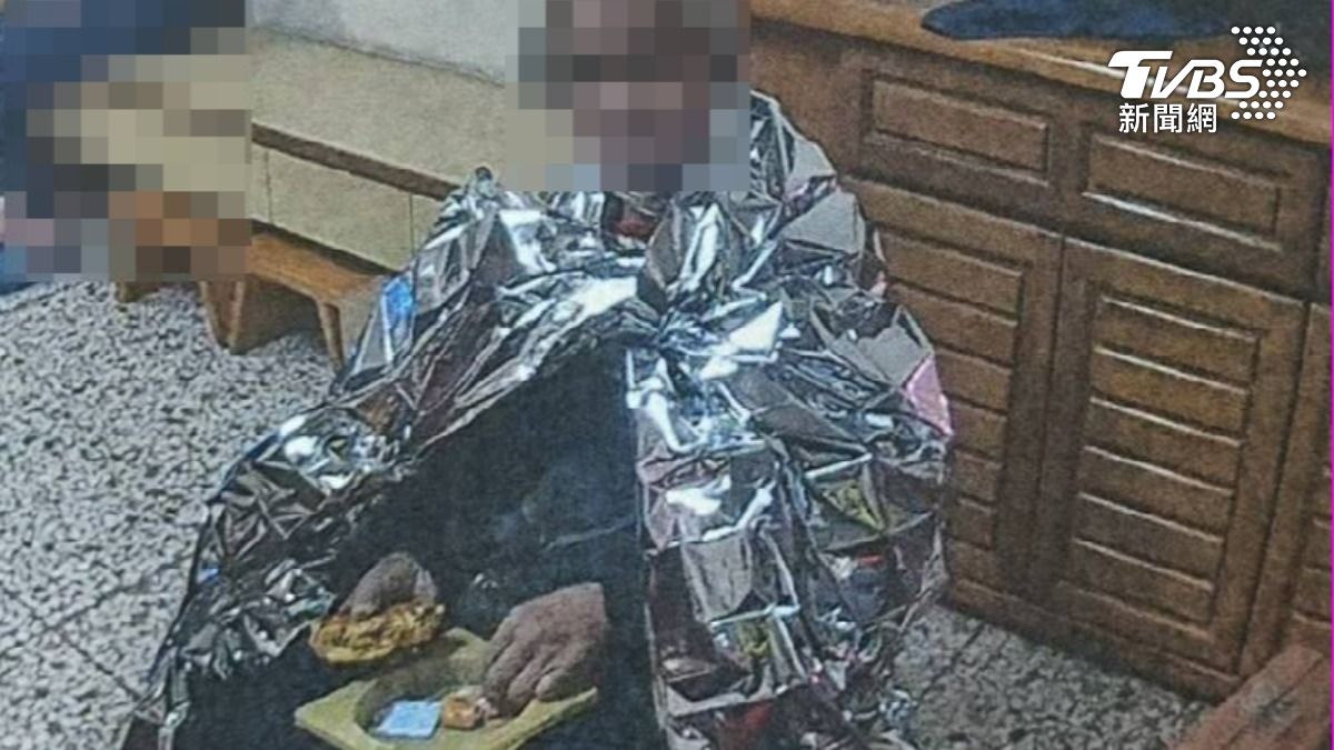 七旬翁濕身瑟瑟發抖蜷縮騎樓　警急援「這保暖神器」救命