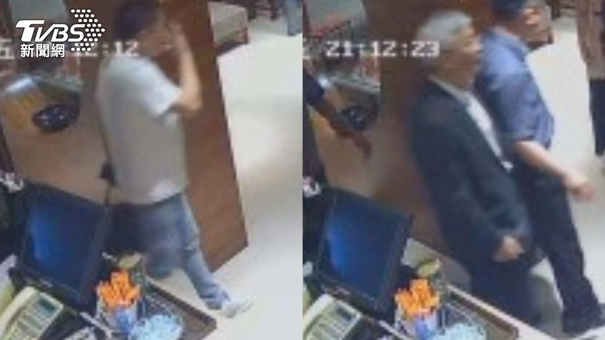 芳明館角頭黃清源與北市警察局長張榮興相隔11秒走出魚翅餐廳包廂。(圖/TVBS)