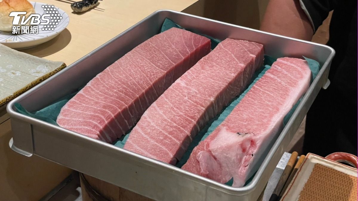 選用上等黑鮪魚刺身、中腹、大腹等食材。(圖/TVBS)
