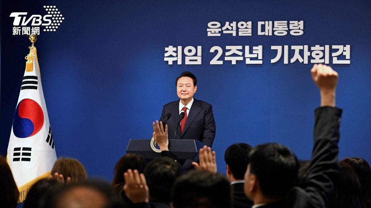 尹錫悅除了發表20分鐘左右的演講，還接受記者提問。（圖／達志影像路透社）