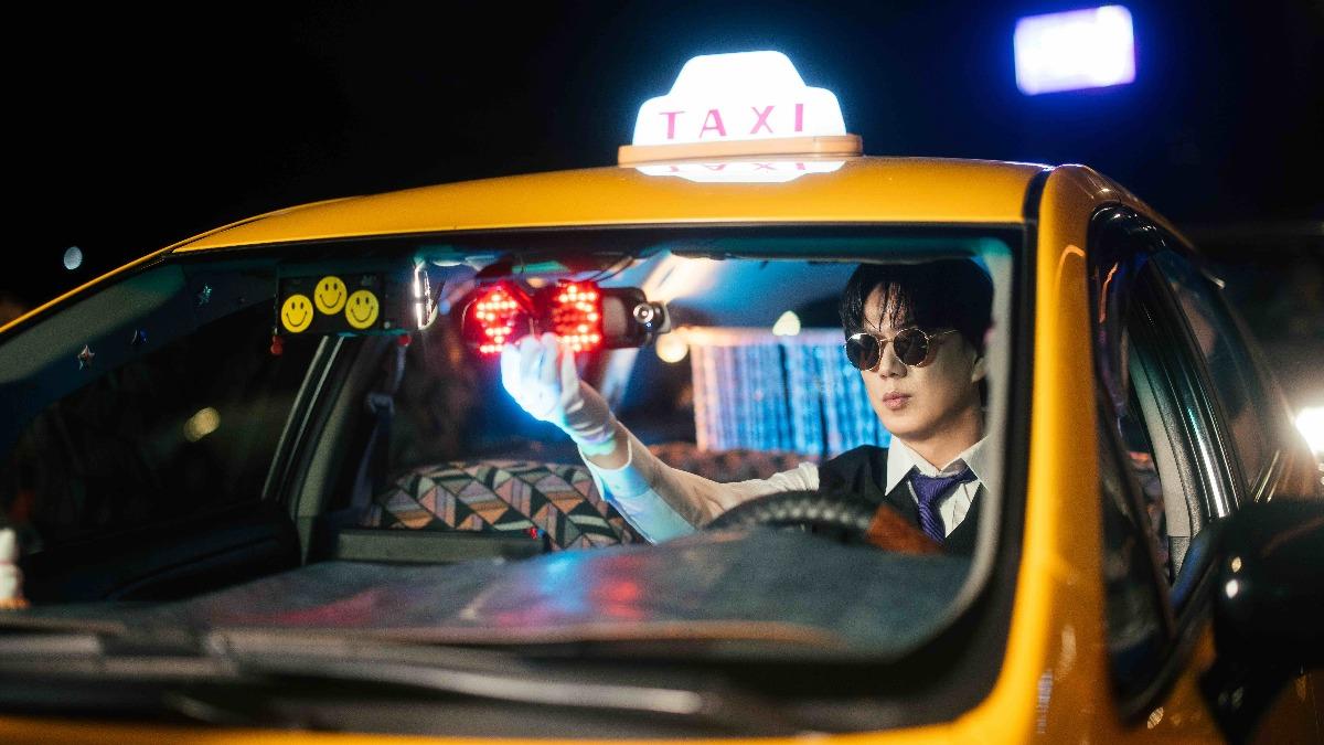 蕭煌奇化身計程車司機。(圖/華納音樂提供)