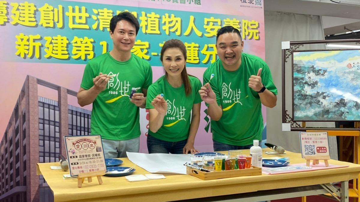梁佑南(中)媽媽失智,苦嘆照顧者不容易。(圖/創世基金會提供)