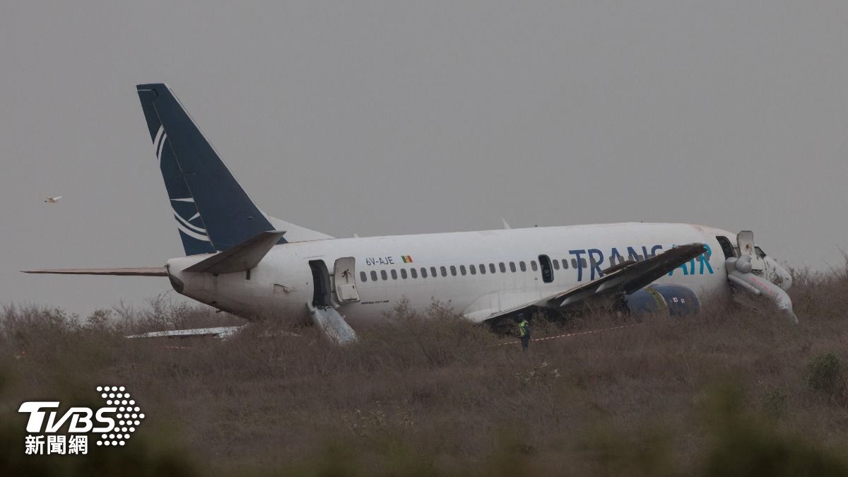 波音737又出事！塞內加爾機場「起飛衝出跑道」釀10傷