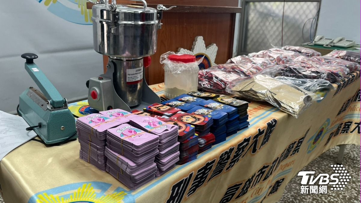 毒品咖啡上印有馬力歐、航海王、七龍珠等。(圖/TVBS)