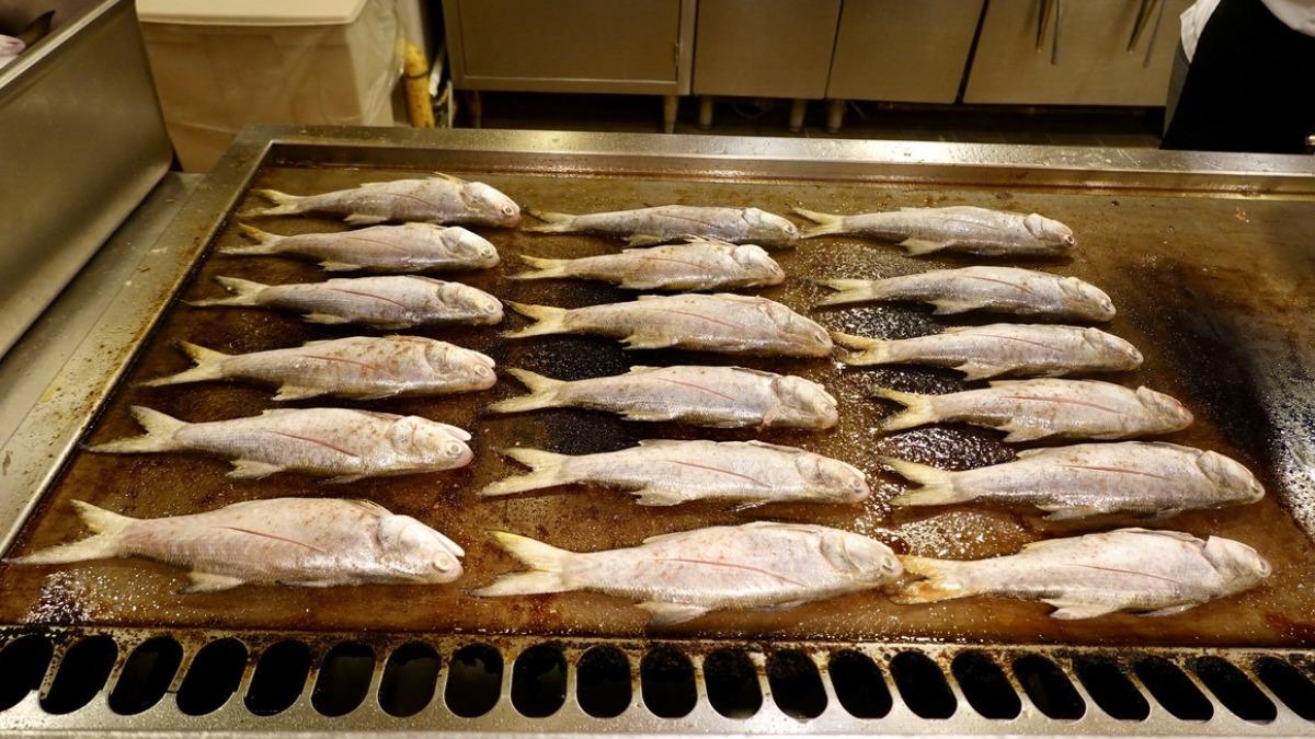 還吃得到整尾現煎魚也太澎派了。（圖／貓大爺部落格提供）
