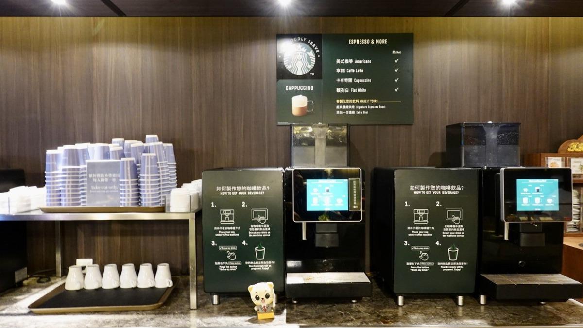 星巴克咖啡可在餐廳無限暢飲，吃完還可外帶１杯走。（圖／貓大爺部落格提供）