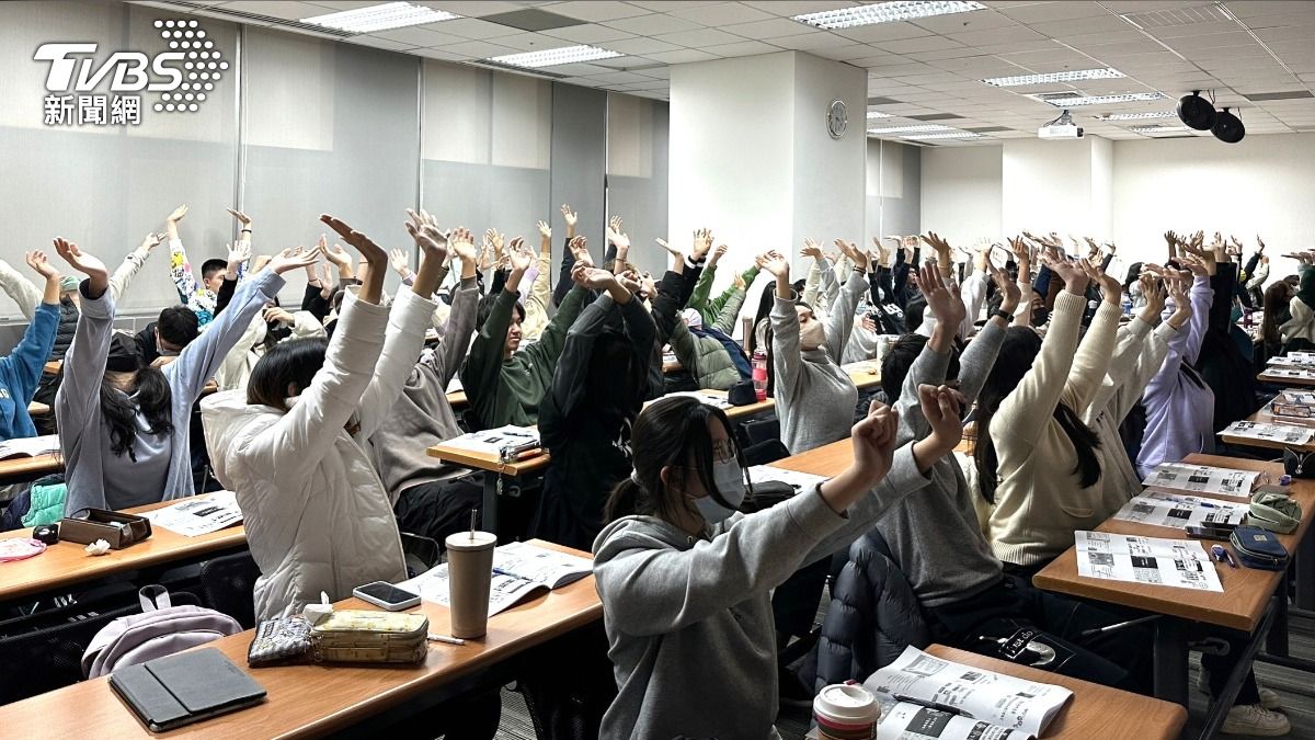 大學申請入學面試與國中會考將於下週登場，不少學子有考前焦慮。（圖／TVBS）