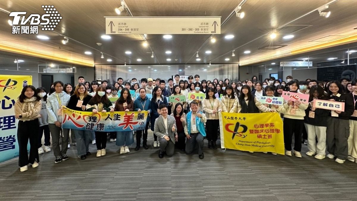 中山醫大心理系近期辦理高中生心理學系探索營隊。(圖/TVBS)