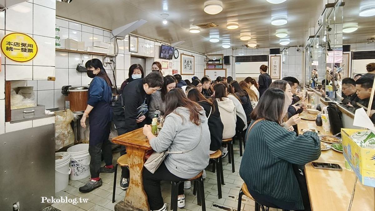 因為店內用餐空間並不大,經常需要和不認識的客人併桌而坐,不過翻桌率還算快。(圖/PEKO の Simple Life提供)