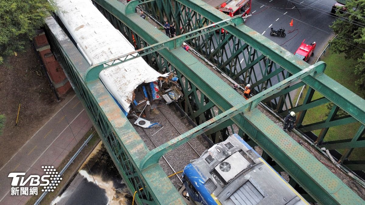阿根廷2火車對撞!車廂脫軌「漏油爆炸」 釀90人受傷
