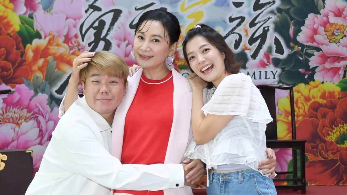 「陳亞蘭獨子」月入不到1萬5！遭女友抱怨沒錢　兼差直播維生　