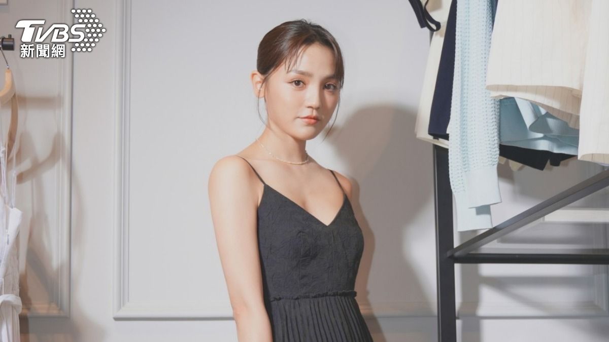 Dora深V洋裝「低胸全看光」 合作「超強卡司」加曝新計畫