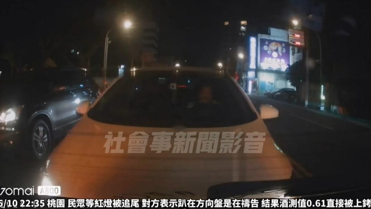 女子撞上前車後，表示自己在禱告。（圖／社會事新聞影音）