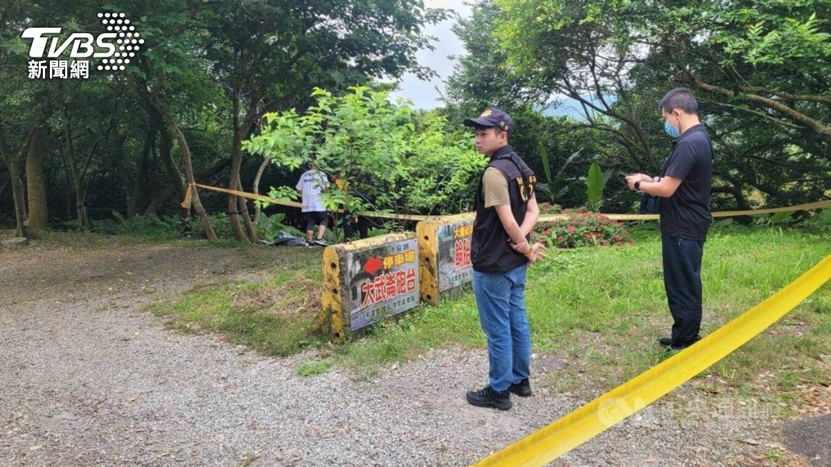 警方拉起封鎖線採證。（圖／中央社）