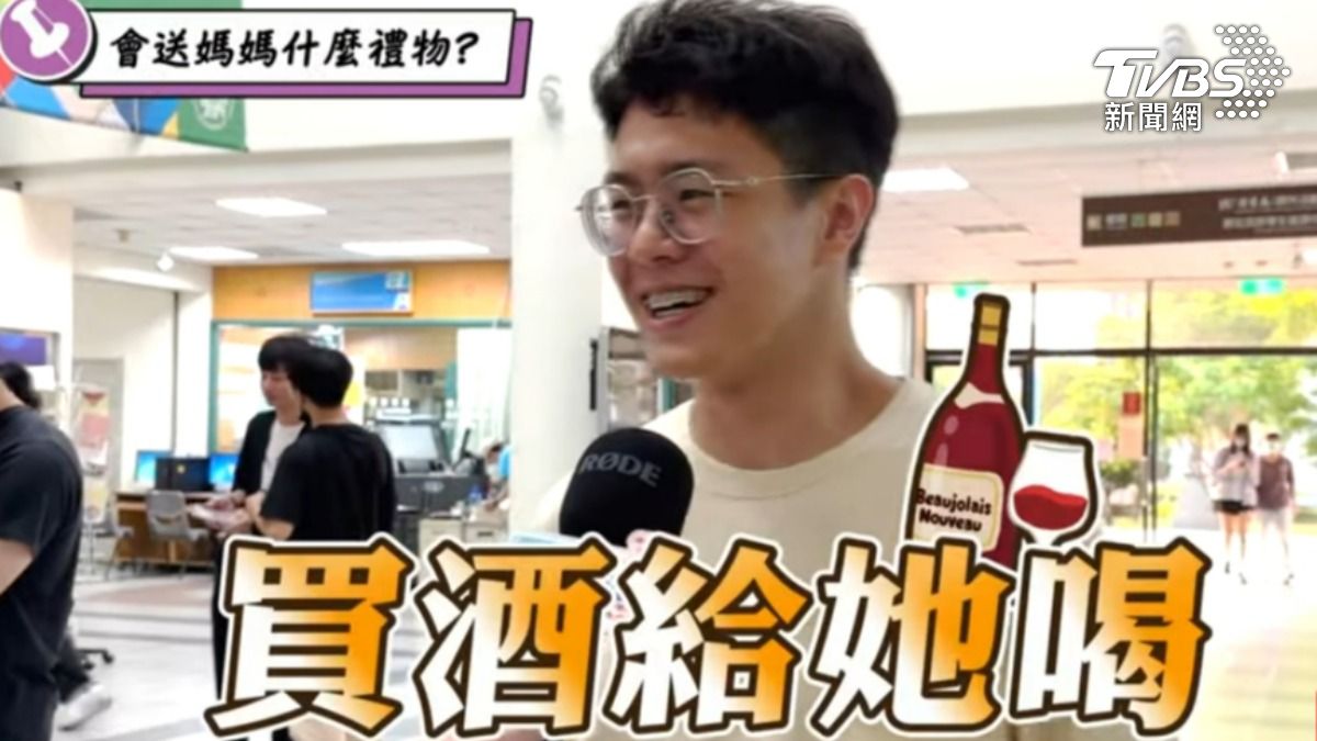 母親節有民眾準備一支不錯的紅酒要送給媽媽。(圖/TVBS)