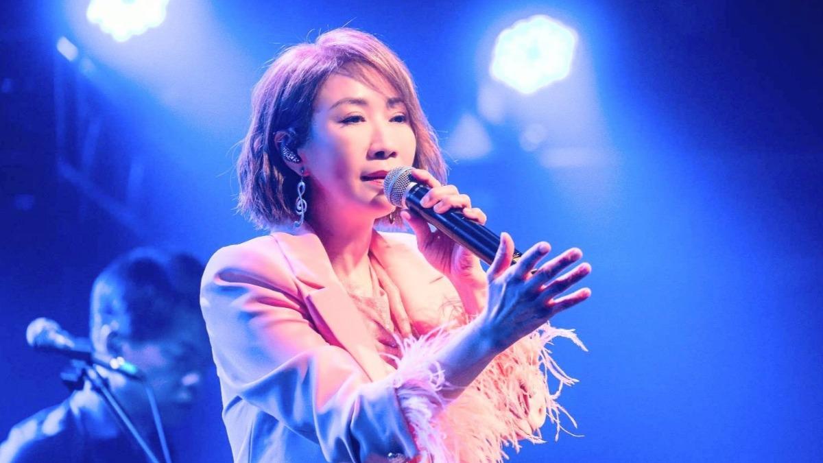 李翊君唱一半脫了!超辣凹凸身材罕見曝光 女兒親眼目睹