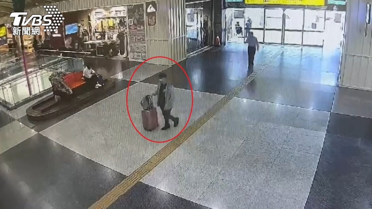 張男在犯案後搭乘高鐵逃亡。(圖/TVBS)