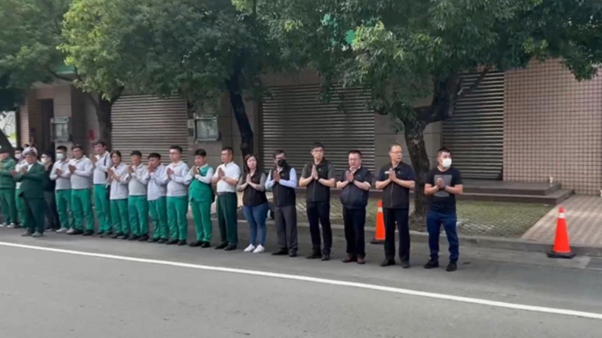 悲傷母親節!郵差遭路樹砸中身亡 告別式眾人心碎喊:下班了