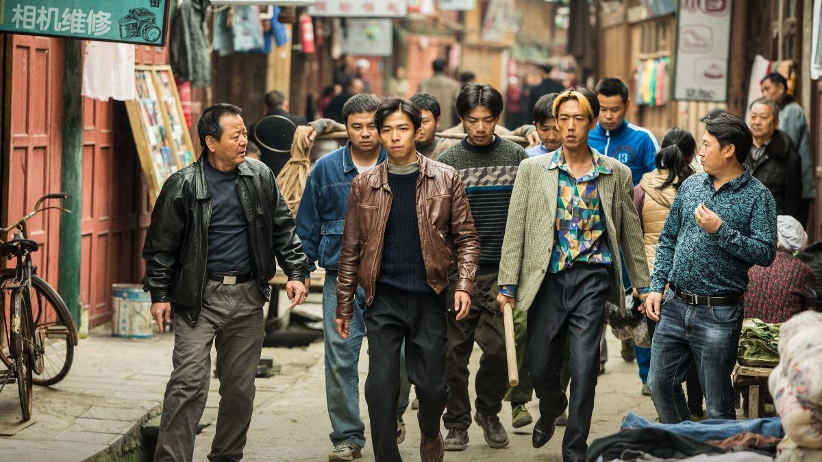 章宇在《沉默筆錄》中飾演聯防隊隊長,帶領隊員查連環殺狗案。(圖/原創娛樂提供)