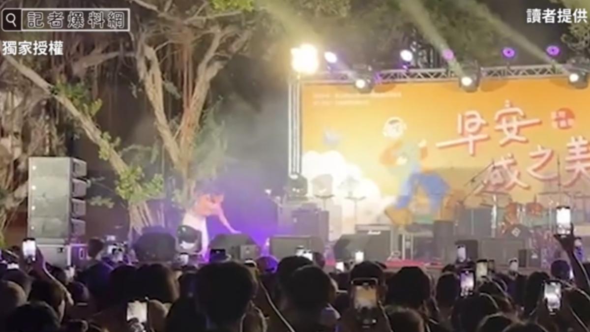 曾沛慈到台南演出跌倒。(圖/翻攝自記者爆料網)