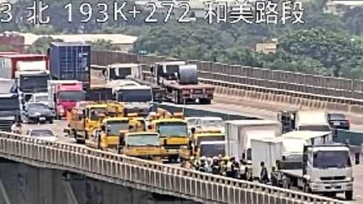 快訊/國3和美段「5貨車撞一團」 車流堵1公里