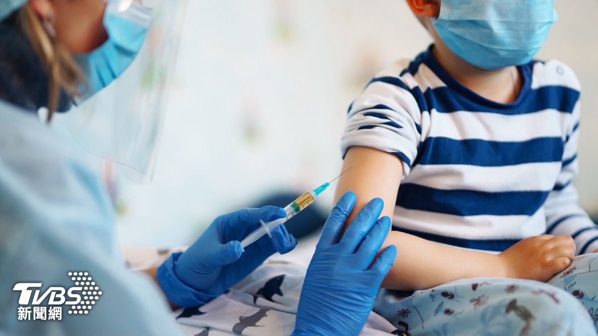 流行性腦脊髓膜炎的三大高危險族群包括嬰兒、青少年與免疫低下者，建議經評估後盡快接種疫苗。（示意圖／shutterstock達志影像）