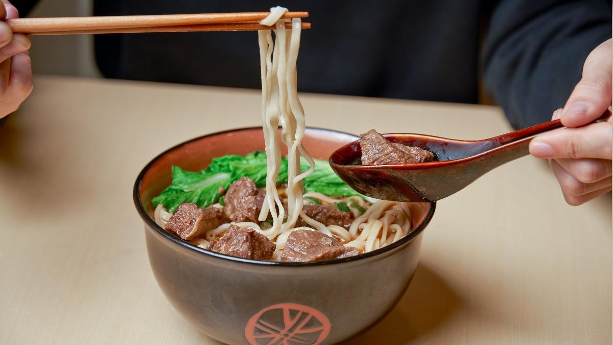 三商巧福牛肉麵、排骨飯限6天優惠!拿坡里5塊炸雞199元爽吃