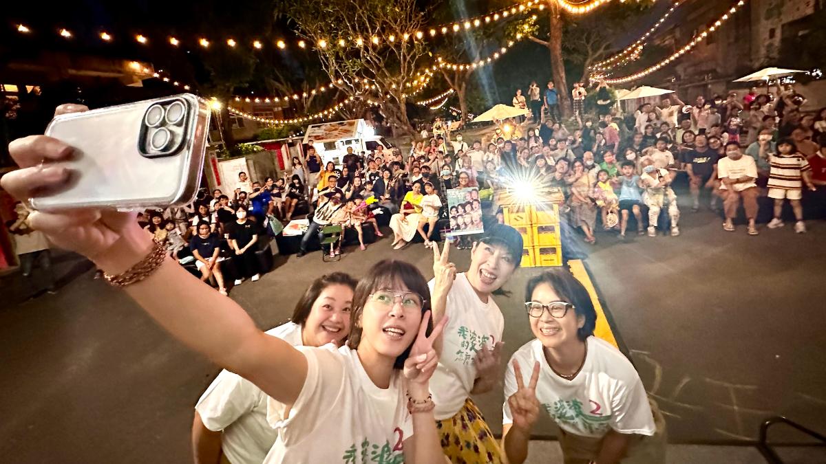 鍾欣凌、蘇晏霈、丁也恬與製作人陳慧玲到星光影院與劇迷同歡。(圖/公視提供)