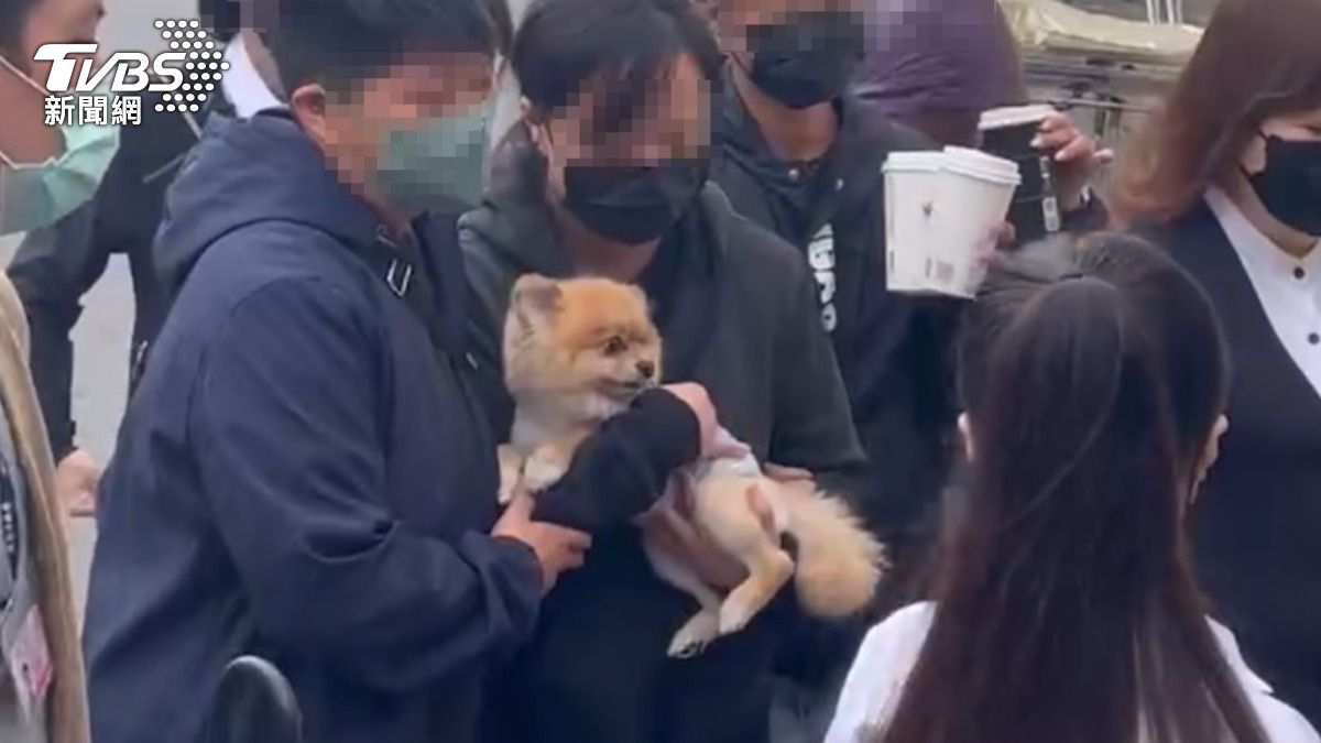 快訊／三重滅門慘案今解剖　家屬抱愛犬「糯米」現身殯儀館