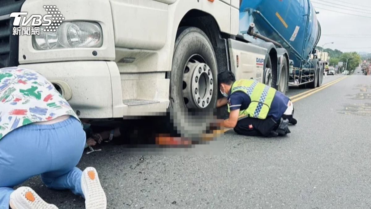 南投婦醫院前橫越馬路遭輾!左半身遭捲入恐截肢 護理師趴車底救人