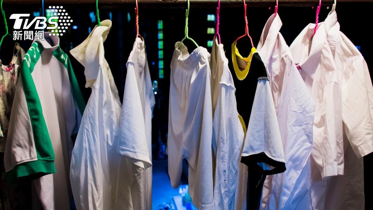 衣物發霉怎麼辦?達人推「神級去汙法寶」 4步驟就搞定