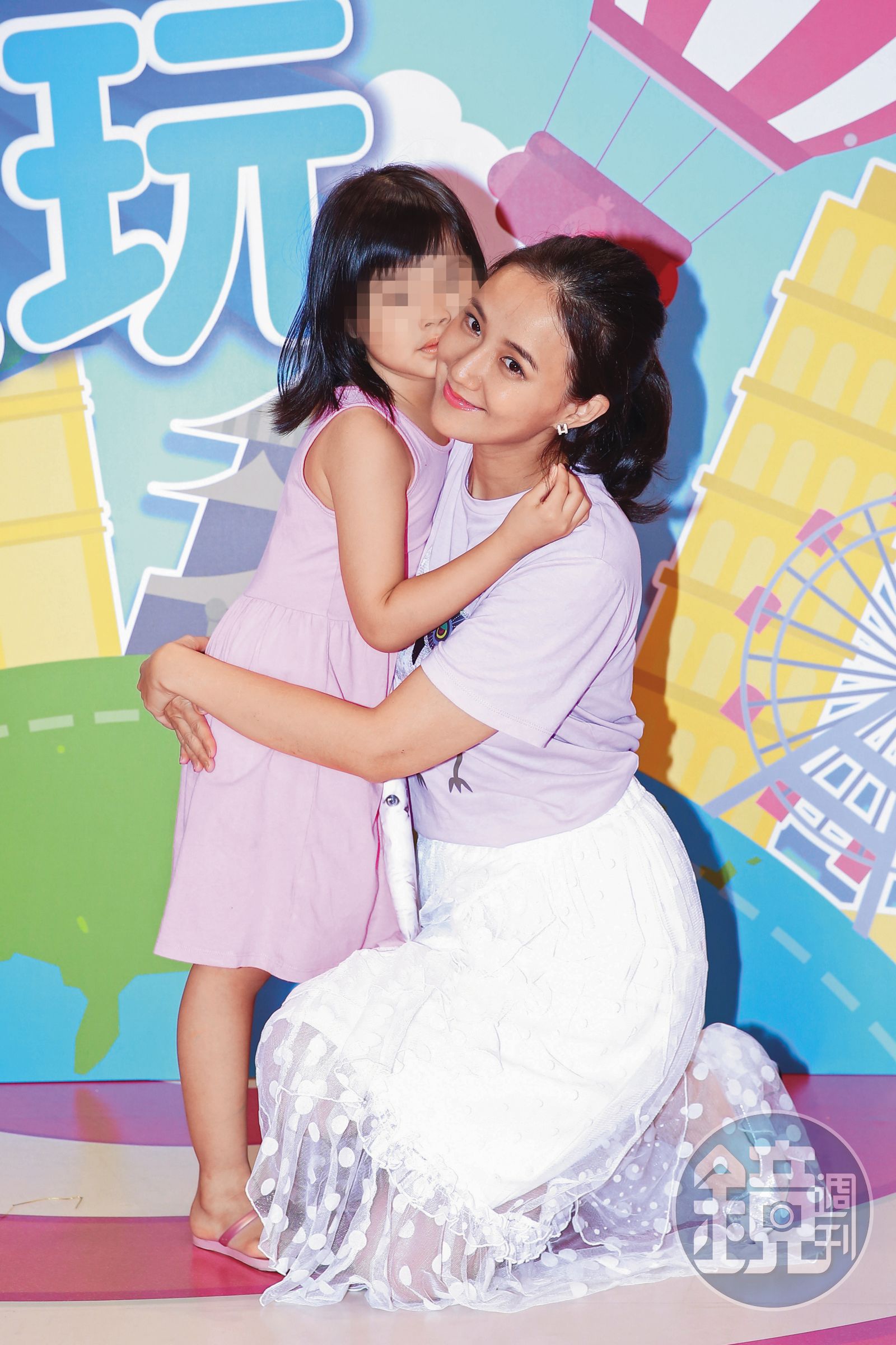 除了工作,何妤玟相當重視與小孩相處的時間。(圖/鏡週刊)