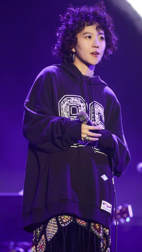 王菲愛女竇靖童出道後備受關注，新輯《春遊》被視作金曲歌后入圍大黑馬。（圖／翻攝自 Leah童Dou微博）