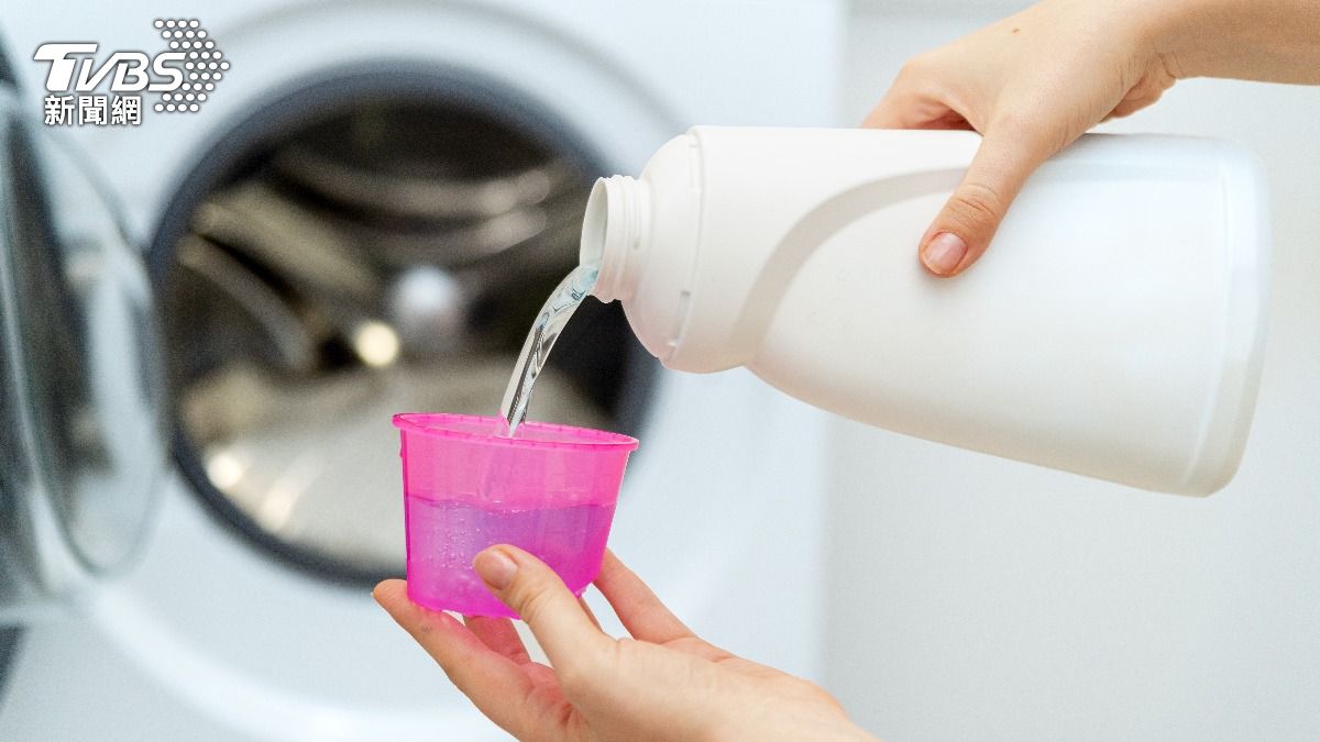 網友認為過碳酸鈉+熱水，比漂白水好用。（示意圖／shutterstock達志影像）