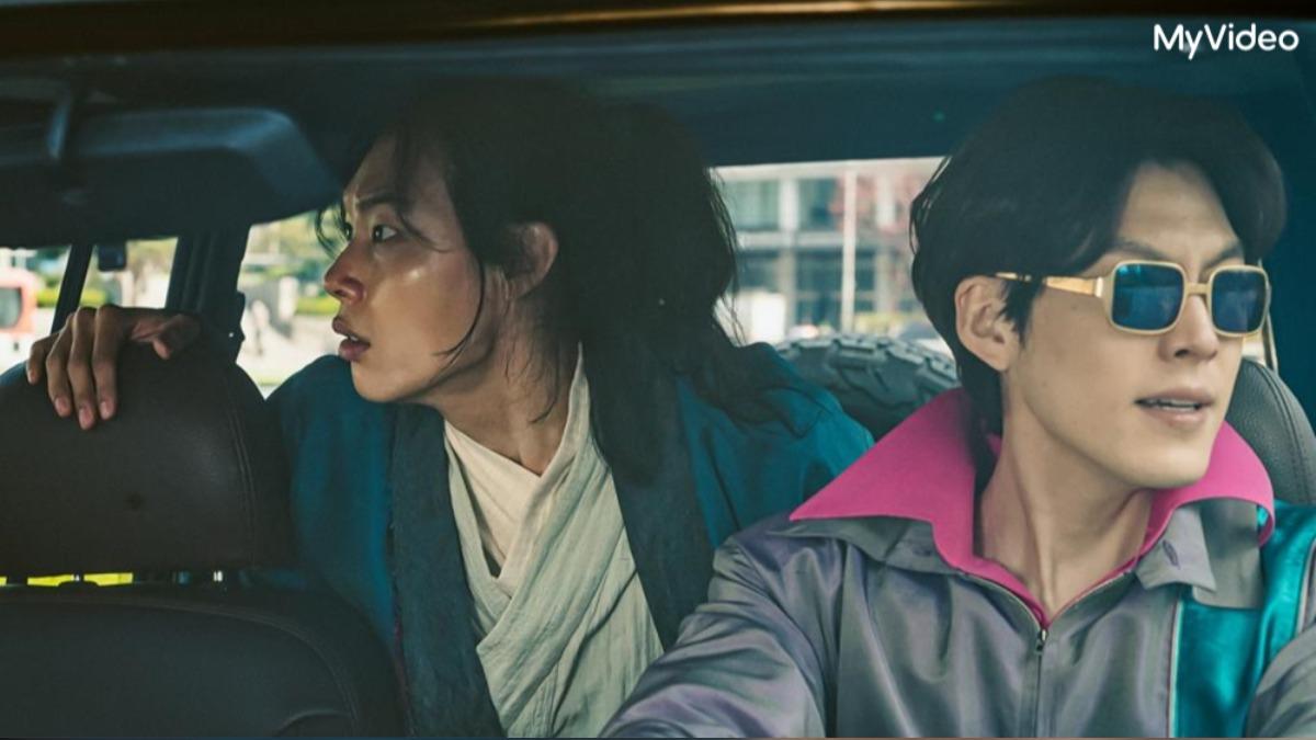 集結許多實力派演員的韓國奇幻動作片《外星+人2:回到未來》將上架。(圖/MyVideo提供)