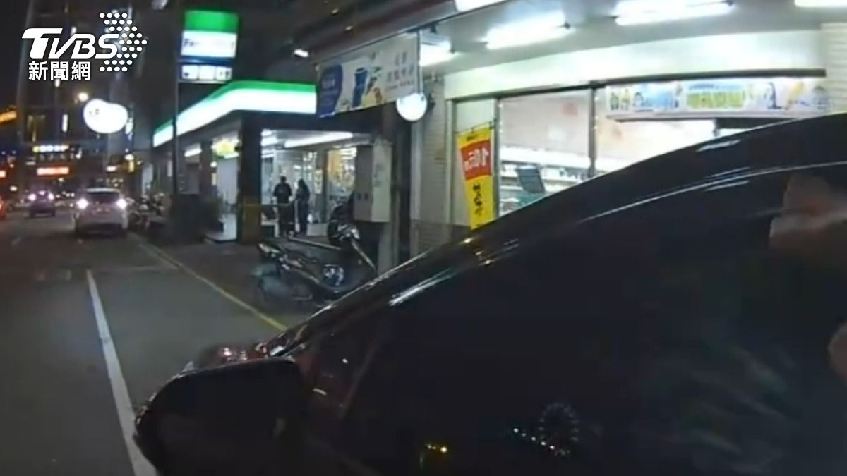 冒用車牌的嫌犯3月17日晚間在西屯區拒絕攔檢,於台中市四處違規。(圖/TVBS)