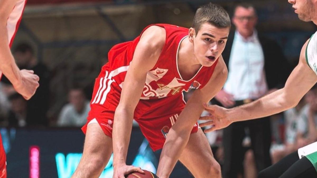 塞爾維亞大物控衛托皮奇在比賽中弄傷左膝，不排除影響後續NBA選秀行情。（圖／翻攝自「@nikola14topic」IG）