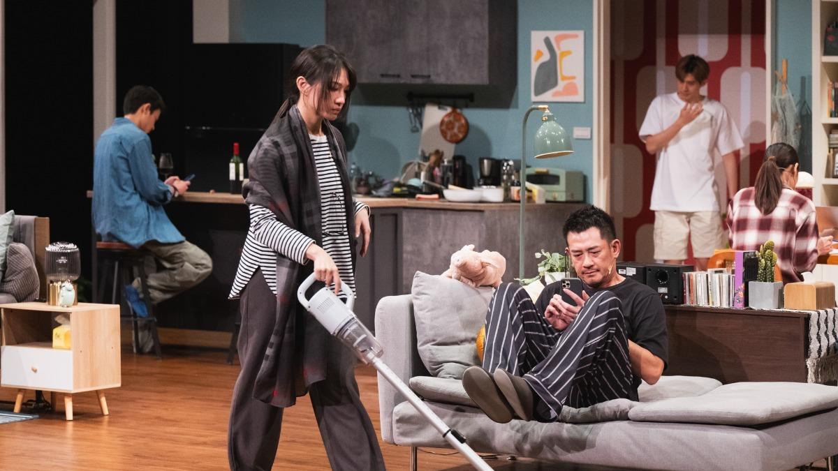 柯叔元(右)和李杏在《婚內失戀》演出夫妻。(圖/寬想國際娛樂提供)