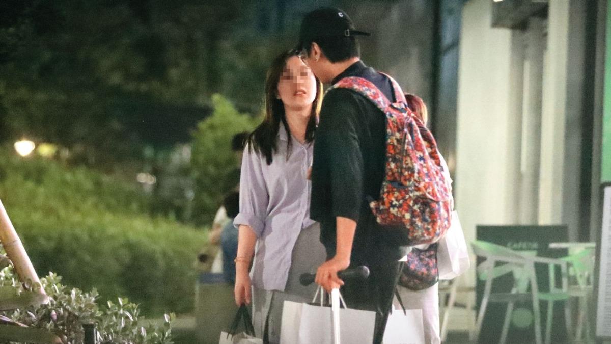Toro驚爆藏地下女伴! 猴急當街「火熱激吻」照流出