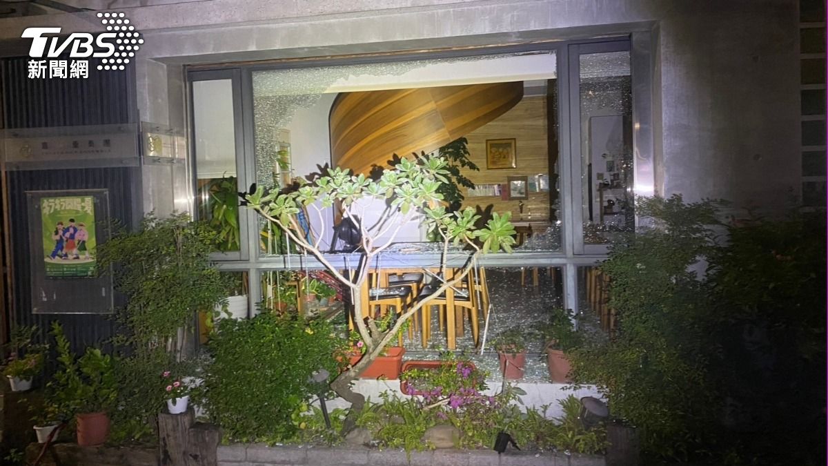 嘉義簡餐店遭砸潑漆　老闆一看監視器「前工讀生」撂人來尋仇