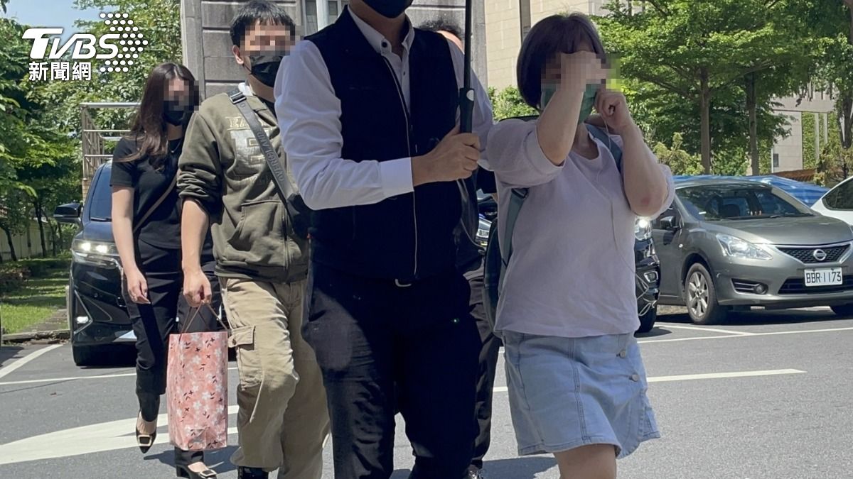摩鐵雙屍快訊/單親媽悶殺2幼子今相驗 小姊弟乾媽到場哽咽落淚