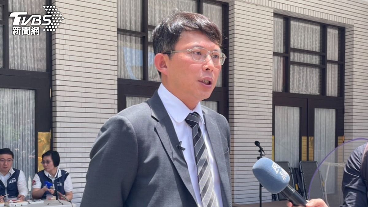 藍委議場前宣示即刻起守夜,民眾黨立委黃國昌也要一起輪番排隊。(圖/陳昫蓁攝)