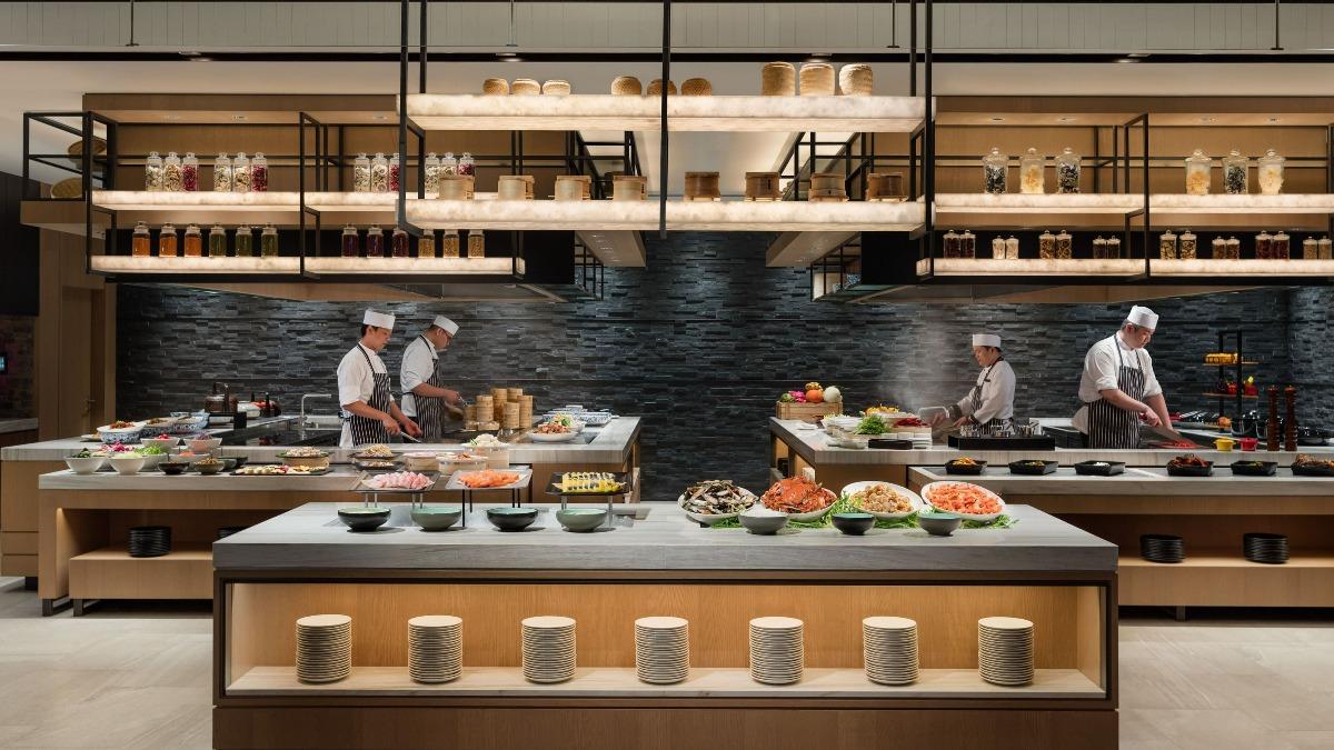 台北國泰萬怡酒店推出MJ Kitchen全日餐廳「平日自助午餐單人券及「平日自助晚餐及假日自助午晚餐單人券」。（圖／國泰飯店提供）
