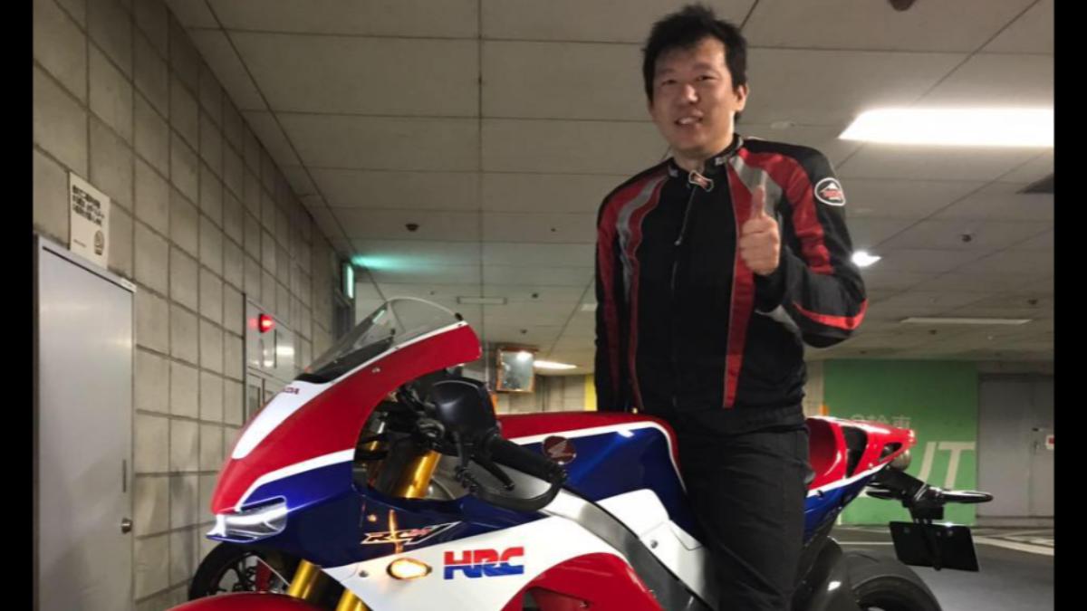 和久井學聲稱為了平澤賣掉愛車。(圖/翻攝自和久井學臉書)
