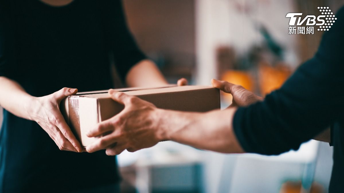 小包裹免稅取消影響所及，中美航空貨物量與運價據報大跌。（示意圖／shutterstock達志影像）