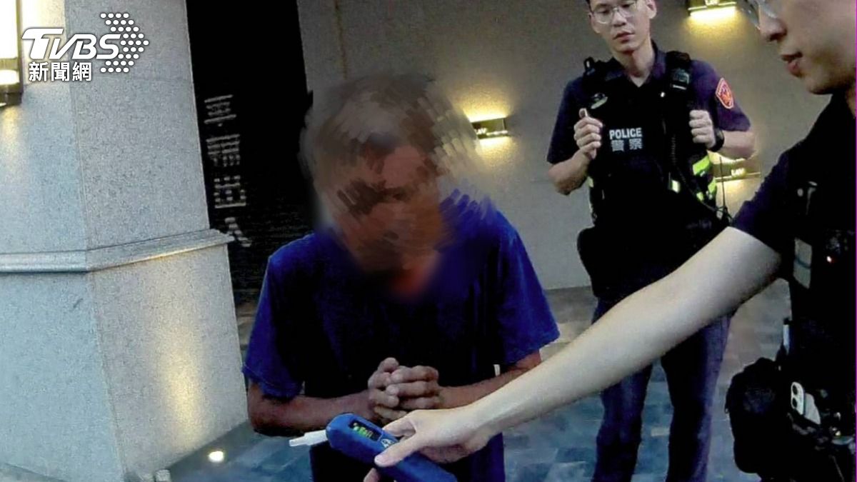 神明都不挺！台南阿伯吹氣前「膜拜酒測器」　超標還被抓毒品