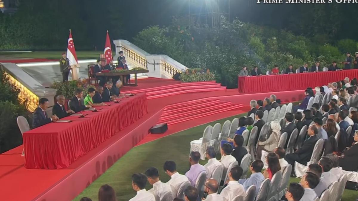 黃循財總理領導的新內閣宣誓就職。 (圖/總理公署直播截圖)