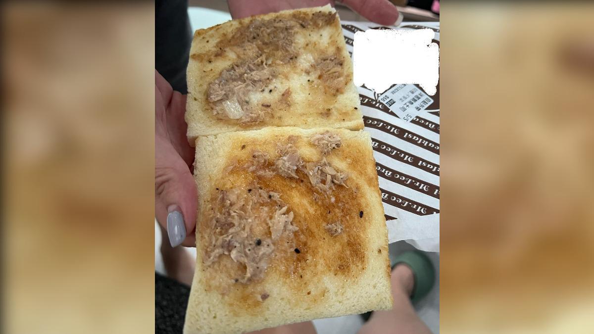 55元烤吐司料好少!網友吐槽:鮪魚在我回家路上游走了?