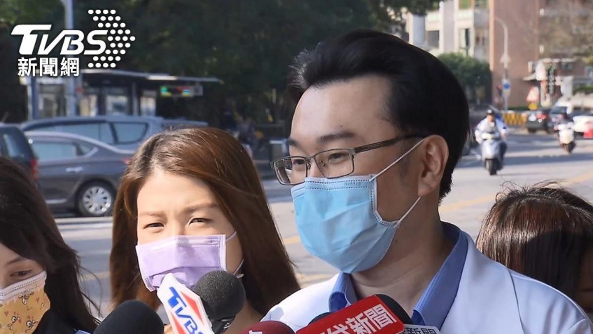 當醫師爽賺大錢?蘇一峰揭「5位數年終」:笑到哭 網全嚇呆