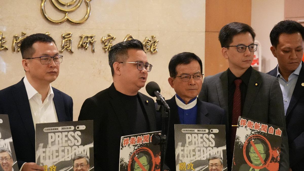 國民黨立委羅智強、王鴻薇、牛煦庭、賴士葆等人今(16)日上午在立法院舉行「捍衛新聞自由 終結NCC亂政」記者會。(圖/羅智強辦公室提供)
